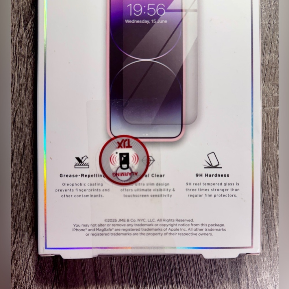Pink Sky “Santa Paws” MagSafe iPhone 16 Pro Max Case + Screen Protector - Picture 7 of 9